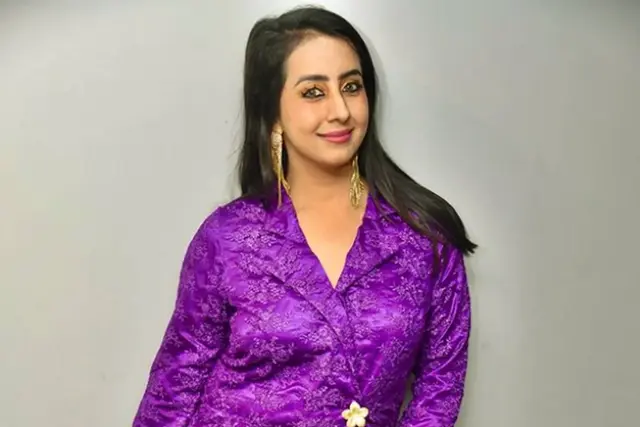 Top 10 Sindhi Web Series Actresses Name List with Photos 5 Sanjjanaa Galrani