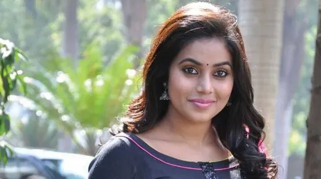 Top 10 Andhra Pradesh Web Series Actresses Name List with Photos 9 Poorna (Shamna Kasim)