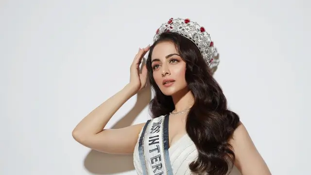 Top 10 Uttar Pradesh Web Series Actresses Name List with Photos 7 Zoya Afroz